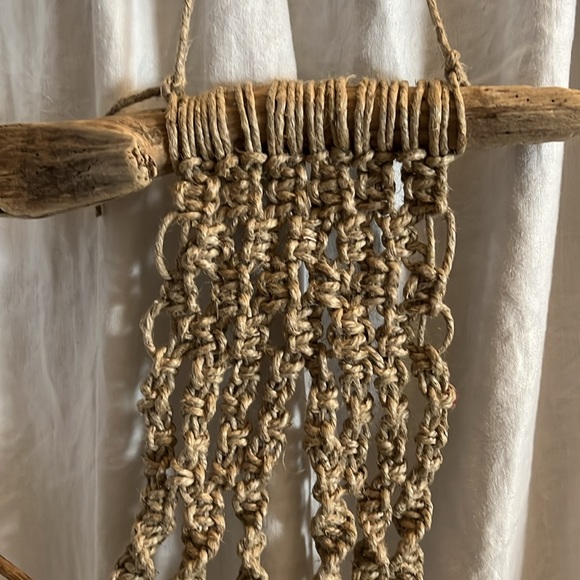 Macrame wall hanging with driftwood - Picture 2 of 3